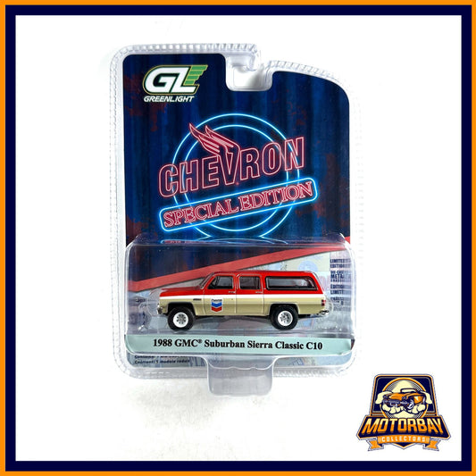 Greenlight 1/64 1988 GMC Suburnan Sierra Classic